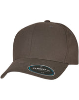 Flexfit cap 6100NU donkergrijs gedragen
