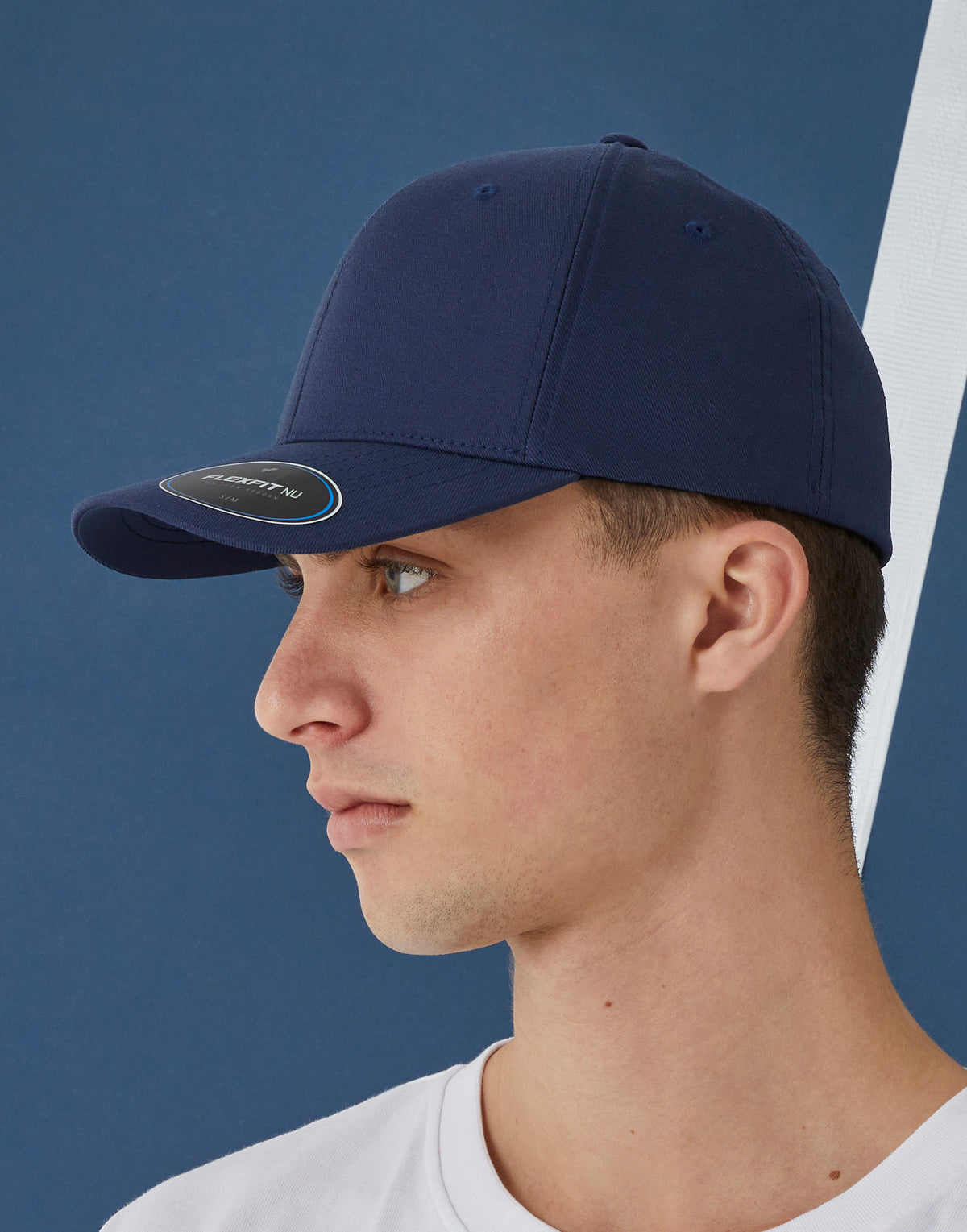 Flexfit cap 6100NU marineblauw gedragen