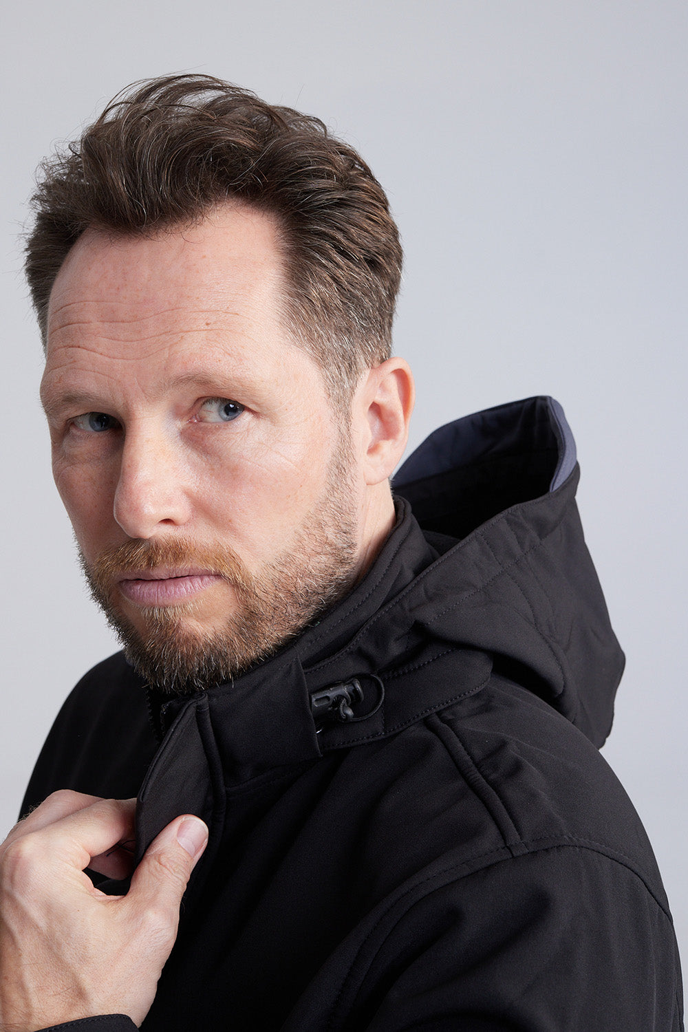 Jayton Luxe Softshell Werkjas met Afritsbare Capuchon